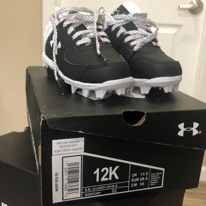 Brand New. Size 12K Under Armour Leadoff Low Rm Jr